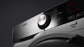 A close-up of the control wheel on the 9000 Series washing machine
