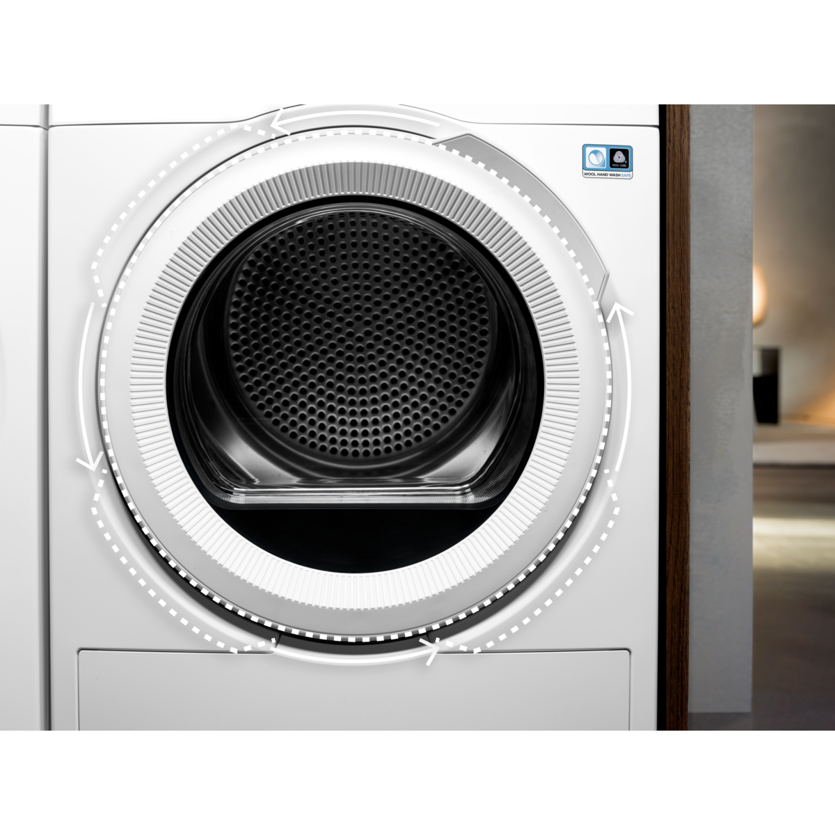 AEG - Heat pump dryer - TR718L4B