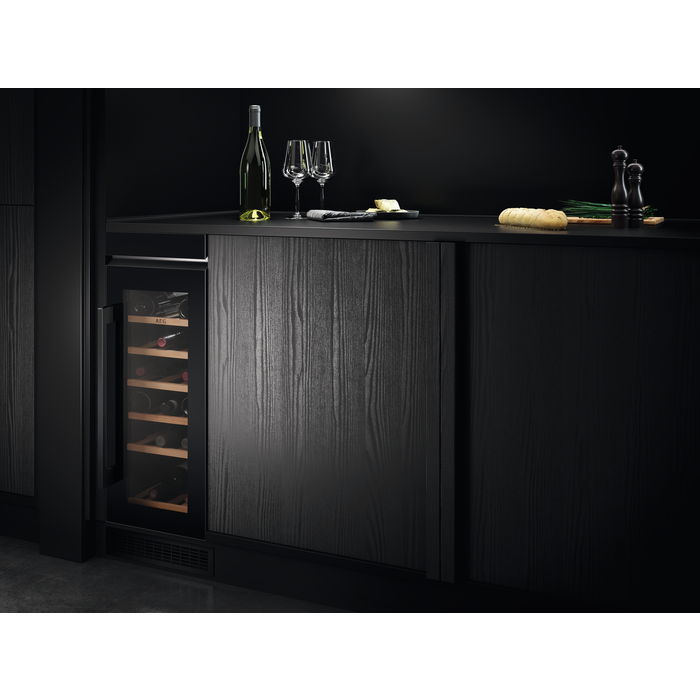 AEG - Wine cooler - AWUS020B5B