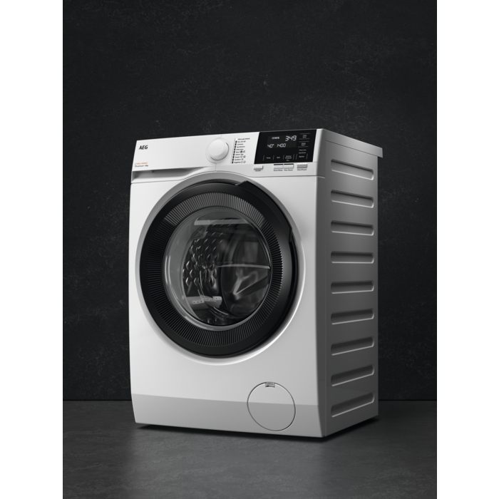 AEG - Front loader washing machine - LFR71864B