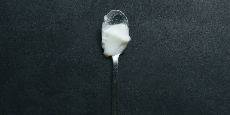 A spoon with white gelatine 