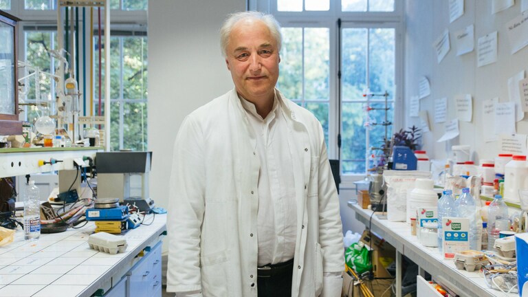 Hervé This standing proudly in his lab